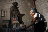 Viernes 25 de julio del 2014. Ixtapa. Doña Angélica Hernández Ramírez  de 101 años de edad es considerada la última mujer hablante de lengua tsotsil que conserva la vestimenta de la tradición “Salera” de esta comunidad chiapaneca.
