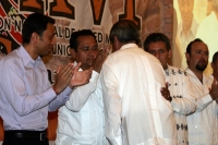 José Ángel Córdova Villalobos, Secretario de Salud durante su visita al estado de Chiapas es acompañado por Juan Carlos Romero Hicks gobernador de Guanajuato y Juan Sabines Guerrero de este estado del sureste de México. José Ángel Córdova Villalobos, Secretario de Salud durante su visita al estado de Chiapas es acompañado por Juan Carlos Romero Hicks gobernador de Guanajuato y Juan Sabines Guerrero de este estado del sureste de México.