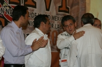 José Ángel Córdova Villalobos, Secretario de Salud durante su visita al estado de Chiapas es acompañado por Juan Carlos Romero Hicks gobernador de Guanajuato y Juan Sabines Guerrero de este estado del sureste de México.