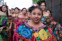 Domingo 14 de enero del 2018. Chiapa de Corzo. Saludos al Santo. Las Chiapanecas vestidas con su traje tradicional adornado con flores bordadas recorren las calles en una procesión para saludar al San Sebastián durante los primeros dí­as de la Fiesta de