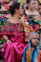 Domingo 14 de enero del 2018. Chiapa de Corzo. Saludos al Santo. Las Chiapanecas vestidas con su traje tradicional adornado con flores bordadas recorren las calles en una procesión para saludar al San Sebastián durante los primeros dí­as de la Fiesta de