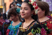 Domingo 14 de enero del 2018. Chiapa de Corzo. Saludos al Santo. Las Chiapanecas vestidas con su traje tradicional adornado con flores bordadas recorren las calles en una procesión para saludar al San Sebastián durante los primeros dí­as de la Fiesta de