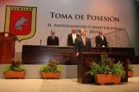 Domingo 30 de septiembre el 2012. Tuxtla Gutiérrez, Chiapas. El error de ortografía en la leyenda que adorna la toma de protesta de la nueva administración municipal, marca el inicio de Samuel Toledo como alcalde de Tuxtla Gutiérrez.