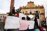 San Cristóbal de Las Casas, Chis. 20 de Noviembre. Miembros de la Organización Proletaria Emiliano Zapata (OPEZ) Histórica y del Frente Campesino Popular, iniciaron una huelga de hambre en la Plaza Catedral de San Cristóbal de Las Casas, para demandar la 