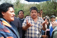 Lupis / Habitantes de San Fernando se manifiestan en las entradas de esta localidad para exigir que les sean devueltas 14 hectáreas de los terrenos de la Secundaria Técnica 53, las cuales, según los padres de familia, Elías Vázquez Toache se a acreditado 