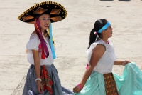Miércoles 1 de febrero del 2017. San Fernando, Chiapas. La danza de Las Candelarias. Las mujeres y jóvenes de la comunidad visten el traje tradicional Zoque acompañado de un sombrero charro para bailar en las fiestas patronales de la virgen de la Candelar