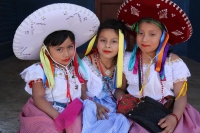 Miércoles 1 de febrero del 2017. San Fernando, Chiapas. La danza de Las Candelarias. Las mujeres y jóvenes de la comunidad visten el traje tradicional Zoque acompañado de un sombrero charro para bailar en las fiestas patronales de la virgen de la Candelar Miércoles 1 de febrero del 2017. San Fernando, Chiapas. La danza de Las Candelarias. Las mujeres y jóvenes de la comunidad visten el traje tradicional Zoque acompañado de un sombrero charro para bailar en las fiestas patronales de la virgen de la Candelar