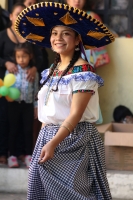 Miércoles 1 de febrero del 2017. San Fernando, Chiapas. La danza de Las Candelarias. Las mujeres y jóvenes de la comunidad visten el traje tradicional Zoque acompañado de un sombrero charro para bailar en las fiestas patronales de la virgen de la Candelar