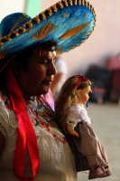 Miércoles 1 de febrero del 2017. San Fernando, Chiapas. La danza de Las Candelarias. Las mujeres y jóvenes de la comunidad visten el traje tradicional Zoque acompañado de un sombrero charro para bailar en las fiestas patronales de la virgen de la Candelar