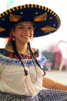 Miércoles 1 de febrero del 2017. San Fernando, Chiapas. La danza de Las Candelarias. Las mujeres y jóvenes de la comunidad visten el traje tradicional Zoque acompañado de un sombrero charro para bailar en las fiestas patronales de la virgen de la Candelar