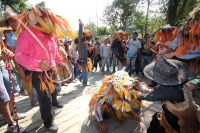 Lunes 7 de marzo. Los Danzantes del Carnaval Zoque en la comunidad San Fernando interpretan la lucha entre los personajes conocidos como El Monito y El Tigre. Esta localidad se ubica a 20 minutos sobre la carretera de Tuxtla Gutiérrez hacia la zona  de Lo