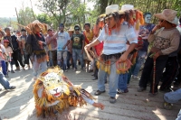 Lunes 7 de marzo. Los Danzantes del Carnaval Zoque en la comunidad San Fernando interpretan la lucha entre los personajes conocidos como El Monito y El Tigre. Esta localidad se ubica a 20 minutos sobre la carretera de Tuxtla Gutiérrez hacia la zona  de Lo