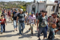 Lunes 7 de marzo. Los Danzantes del Carnaval Zoque en la comunidad San Fernando interpretan la lucha entre los personajes conocidos como El Monito y El Tigre. Esta localidad se ubica a 20 minutos sobre la carretera de Tuxtla Gutiérrez hacia la zona  de Lo