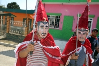 Lunes 7 de marzo. Los Danzantes del Carnaval Zoque en la comunidad San Fernando interpretan la lucha entre los personajes conocidos como El Monito y El Tigre. Esta localidad se ubica a 20 minutos sobre la carretera de Tuxtla Gutiérrez hacia la zona  de Lo