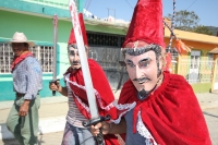 Lunes 7 de marzo. Los Danzantes del Carnaval Zoque en la comunidad San Fernando interpretan la lucha entre los personajes conocidos como El Monito y El Tigre. Esta localidad se ubica a 20 minutos sobre la carretera de Tuxtla Gutiérrez hacia la zona  de Lo