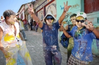 Lunes 7 de marzo. Los Danzantes del Carnaval Zoque en la comunidad San Fernando interpretan la lucha entre los personajes conocidos como El Monito y El Tigre. Esta localidad se ubica a 20 minutos sobre la carretera de Tuxtla Gutiérrez hacia la zona  de Lo