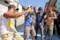 Lunes 7 de marzo. Los Danzantes del Carnaval Zoque en la comunidad San Fernando interpretan la lucha entre los personajes conocidos como El Monito y El Tigre. Esta localidad se ubica a 20 minutos sobre la carretera de Tuxtla Gutiérrez hacia la zona  de Lo