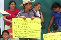 Lunes 30 de junio del 2014. Tuxtla Gutiérrez. Campesinos de San Fernando se plantan en las entradas del edificio de la administración estatal para protestan en contra del ayuntamiento de esta localidad de Chiapas. Lunes 30 de junio del 2014. Tuxtla Gutiérrez. Campesinos de San Fernando se plantan en las entradas del edificio de la administración estatal para protestan en contra del ayuntamiento de esta localidad de Chiapas.