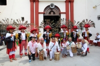 Jueves 17 de agosto del 2017. Tuxtla Gutiérrez. Continúan los recorridos de los danzantes zoques de San Roque siguiendo el lado norte de la ciudad donde se visita la iglesia de San jacinto.