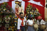 20210425. Tuxtla G. Las familias dela comunidad Zoque realizan las ofrendas en honor a San Marcos, patrono de la capital del estado de Chiapas