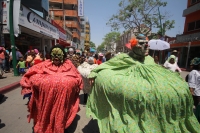 Domingo 17 de mayo del 2015. Tuxtla Gutiérrez. El recorrido del Carretón de San Pascualito dentro del calendario tradicional de los indígenas zoques, quienes acompañan a las replicas del famoso esqueleto con danzas y festejos propios de esta cultura de la