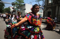 Domingo 17 de mayo del 2015. Tuxtla Gutiérrez. El recorrido del Carretón de San Pascualito da inicio la calendario tradicional de los indígenas zoques, quienes acompañan a las replicas del famoso esqueleto con danzas y festejos propios de esta cultura de 