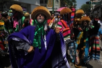 Domingo 17 de mayo del 2015. Tuxtla Gutiérrez. El recorrido del Carretón de San Pascualito dentro del calendario tradicional de los indígenas zoques, quienes acompañan a las replicas del famoso esqueleto con danzas y festejos propios de esta cultura de la