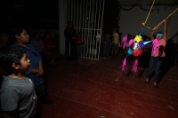 Lunes 24 de Diciembre del 2012. Piñata de Navidad que la Iglesia de San Pascualito ofrece a los niños pobres de este barrio tuxtleco.