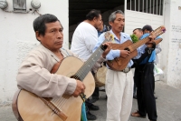 Sábado 5 de enero del 2013. Tuxtla Gutiérrez, Chiapas. La iglesia de San Pascualito ofrece un desayuno a las autoridades zoques después de la ceremonia de la limpia de la imagen del patrón de la comunidad.