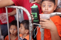 Sábado 20 de agosto del 2016. Tuxtla Gutiérrez. La Jícara de Pozol Más Grande Del Mundo. La llamada “la jícara de pozol más grande del mundo” es elaborada por miembros de la comunidad del Barrio de San Roque y es brindada a los participantes de los festej Sábado 20 de agosto del 2016. Tuxtla Gutiérrez. La Jícara de Pozol Más Grande Del Mundo. La llamada “la jícara de pozol más grande del mundo” es elaborada por miembros de la comunidad del Barrio de San Roque y es brindada a los participantes de los festej