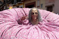 Viernes 30 de agosto del 2019. San Cristóbal de las Casas. Qué Panzudos. Los personajes que satirizan y ríen durante las procesiones patronales en las calles de San Cristóbal de las Casas durante las celebraciones patronales del Barrio de San Ramón.