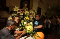 Jueves 16 de agosto del 2012. Tuxtla Gutiérrez, Chiapas. Esta madrugada los habitantes del Barrio de San Roque realizan el recorrido de las imágenes religiosas por las calles y avenidas de esta ciudad como parte de las actividades tradicionales de esta ve