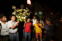 Jueves 16 de agosto del 2012. Tuxtla Gutiérrez, Chiapas. Esta madrugada los habitantes del Barrio de San Roque realizan el recorrido de las imágenes religiosas por las calles y avenidas de esta ciudad como parte de las actividades tradicionales de esta ve