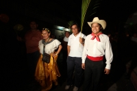 Jueves 16 de agosto del 2012. Tuxtla Gutiérrez, Chiapas. Esta madrugada los habitantes del Barrio de San Roque realizan el recorrido de las imágenes religiosas por las calles y avenidas de esta ciudad como parte de las actividades tradicionales de esta ve