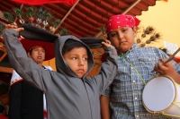 Miércoles 16 de agosto del 2017. Tuxtla Gutiérrez. Los grupos de danzantes tradicionales de la comunidad Zoque celebran los festejos del Santo Patrono del Barrio de San Roque bailando con la música del carrizo y tambor recorriendo las calles de la ciudad 