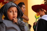 Miércoles 16 de agosto del 2017. Tuxtla Gutiérrez. Los grupos de danzantes tradicionales de la comunidad Zoque celebran los festejos del Santo Patrono del Barrio de San Roque bailando con la música del carrizo y tambor recorriendo las calles de la ciudad 