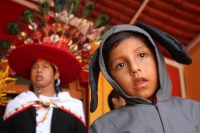 Miércoles 16 de agosto del 2017. Tuxtla Gutiérrez. Los grupos de danzantes tradicionales de la comunidad Zoque celebran los festejos del Santo Patrono del Barrio de San Roque bailando con la música del carrizo y tambor recorriendo las calles de la ciudad 