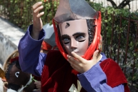 Viernes 5 de abril del 2019. Chiapa de Corzo. La Danza del Caballito o Ñumbañuli. Algunos jóvenes chiapacorceños bailan bajo el sol de mediodÃa vestidos con atavÃos indÃgenas y máscaras de madera y caballitos de petate Viernes 5 de abril del 2019. Chiapa de Corzo. La Danza del Caballito o Ñumbañuli. Algunos jóvenes chiapacorceños bailan bajo el sol de mediodÃa vestidos con atavÃos indÃgenas y máscaras de madera y caballitos de petate
