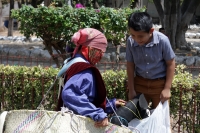 Viernes 5 de abril del 2019. Chiapa de Corzo. La Danza del Caballito o Ñumbañuli.  Algunos jóvenes chiapacorceños bailan bajo el sol de mediodía vestidos con atavíos indígenas y máscaras de madera y caballitos de petate