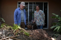 Martes 27 de agosto del 2019. Tuxtla Gutiérrez. Poco a poco los afectados de la fuerte lluvia de este lunes van regresando a las casas afectadas limpiando sus pertenencias y tratando de regresar a sus actividades cotidianas