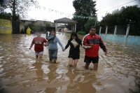 Habitantes de la colonial ciudad de San Cristóbal de las Casas sufren inundaciones en varios barrios durante las lluvias de este fin de semana. Autoridades de Protección Civil dan a conocer que más de 30o familias se encuentran afectadas en San Cristóbal 