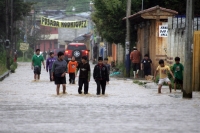 Habitantes de la colonial ciudad de San Cristóbal de las Casas sufren inundaciones en varios barrios durante las lluvias de este fin de semana. Autoridades de Protección Civil dan a conocer que más de 30o familias se encuentran afectadas en San Cristóbal 