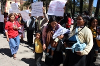 Lunes 31 de enero. Indígenas Tsotsiles evangélicos de la comunidad los Llanos se manifiestan en la presidencia de San Cristóbal de las Casas para exigir que también se aplique la ley a los tradicionalistas de esta comunidad y la entrega de apoyos para los