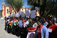 Lunes 31 de enero. Indígenas Tsotsiles evangélicos de la comunidad los Llanos se manifiestan en la presidencia de San Cristóbal de las Casas para exigir que también se aplique la ley a los tradicionalistas de esta comunidad y la entrega de apoyos para los