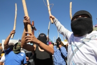 Martes 20 de noviembre del 2012. San Cristóbal de las Casas, Chiapas. Indígenas de varias colonias de San Cristóbal de las Casas marchan gritando consignas zapatistas durante las celebraciones de la Revolución Mexicana para exigir a las autoridades estata