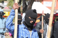 Martes 20 de noviembre del 2012. San Cristóbal de las Casas, Chiapas. IndÃgenas de varias colonias de San Cristóbal de las Casas marchan gritando consignas zapatistas durante las celebraciones de la Revolución Mexicana para exigir a las autoridades estata Martes 20 de noviembre del 2012. San Cristóbal de las Casas, Chiapas. IndÃgenas de varias colonias de San Cristóbal de las Casas marchan gritando consignas zapatistas durante las celebraciones de la Revolución Mexicana para exigir a las autoridades estata