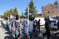Martes 20 de noviembre del 2012. San Cristóbal de las Casas, Chiapas. Indígenas de varias colonias de San Cristóbal de las Casas marchan gritando consignas zapatistas durante las celebraciones de la Revolución Mexicana para exigir a las autoridades estata