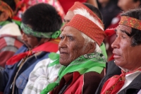 Miércoles 27 de enero del 2016. San Cristóbal de las Casas. IndÃgenas de varios estados de la República Mexicana reciben actas de nacimiento en esta ciudad del sureste durante la firma del Convenio para Garantizar los Derechos a la Identidad de la Poblac Miércoles 27 de enero del 2016. San Cristóbal de las Casas. IndÃgenas de varios estados de la República Mexicana reciben actas de nacimiento en esta ciudad del sureste durante la firma del Convenio para Garantizar los Derechos a la Identidad de la Poblac