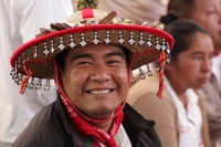 Miércoles 27 de enero del 2016. San Cristóbal de las Casas. Indígenas de varios estados de la República Mexicana reciben actas de nacimiento en esta ciudad del sureste durante la firma del Convenio  para Garantizar los Derechos a la Identidad de la Poblac