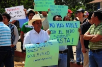 Pobladores de San Fernando realizan un recorrido de protesta por las calles de esta comunidad cercana a Tuxtla, protestando ante las autoridades municipales por la falta de obra pública y en especial por los trabajos inconclusos del boulevard de acceso qu